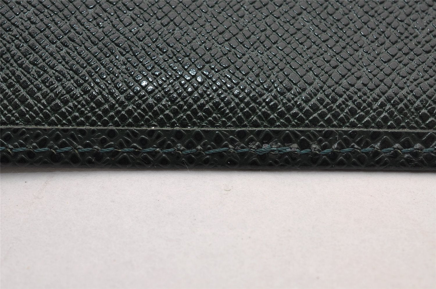 Authentic Louis Vuitton Taiga Porte 14 Cartes Credit Wallet M30404 Green 2333I