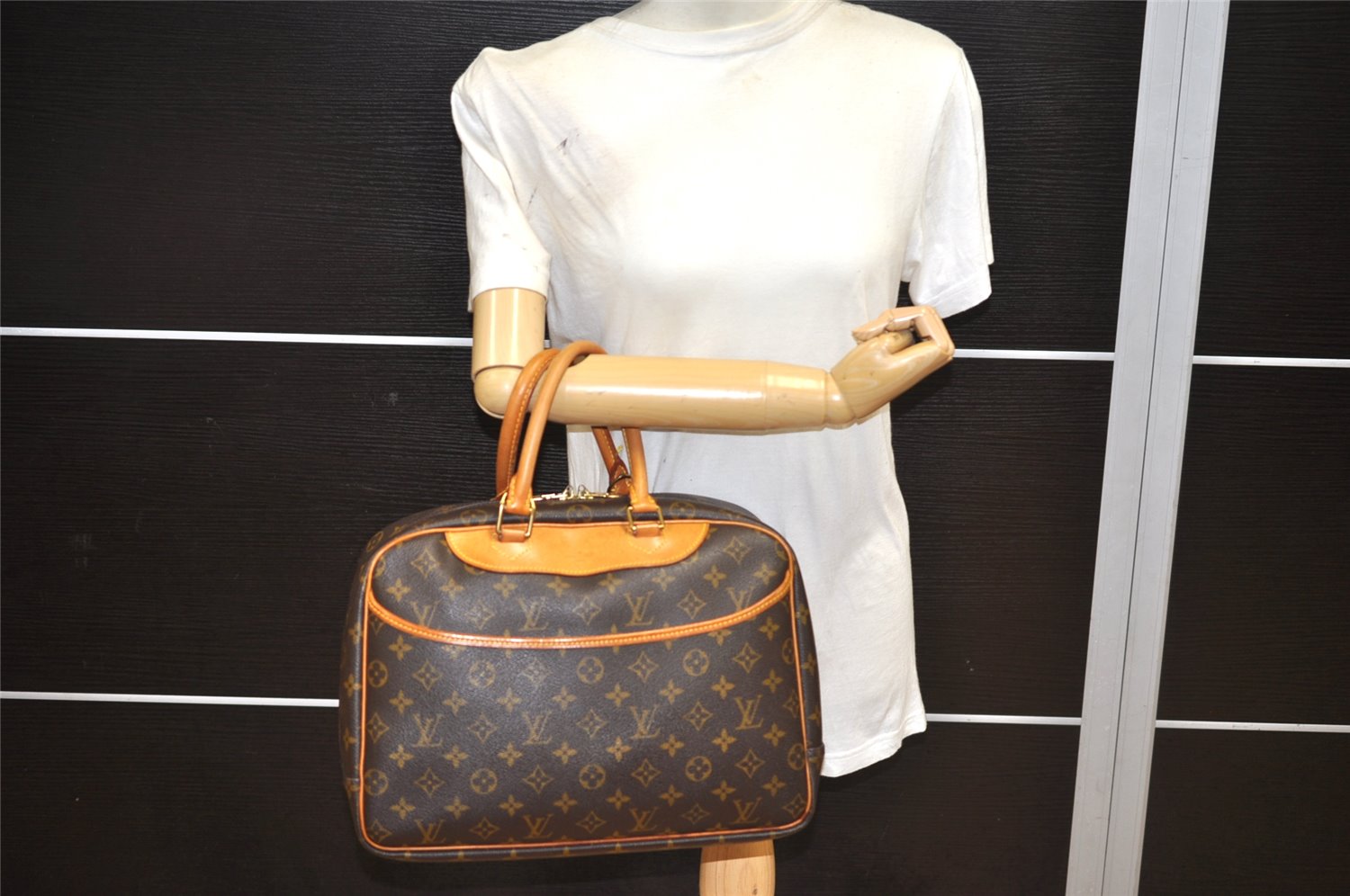 Authentic Louis Vuitton Monogram Deauville Hand Bag M47270 LV 2336K