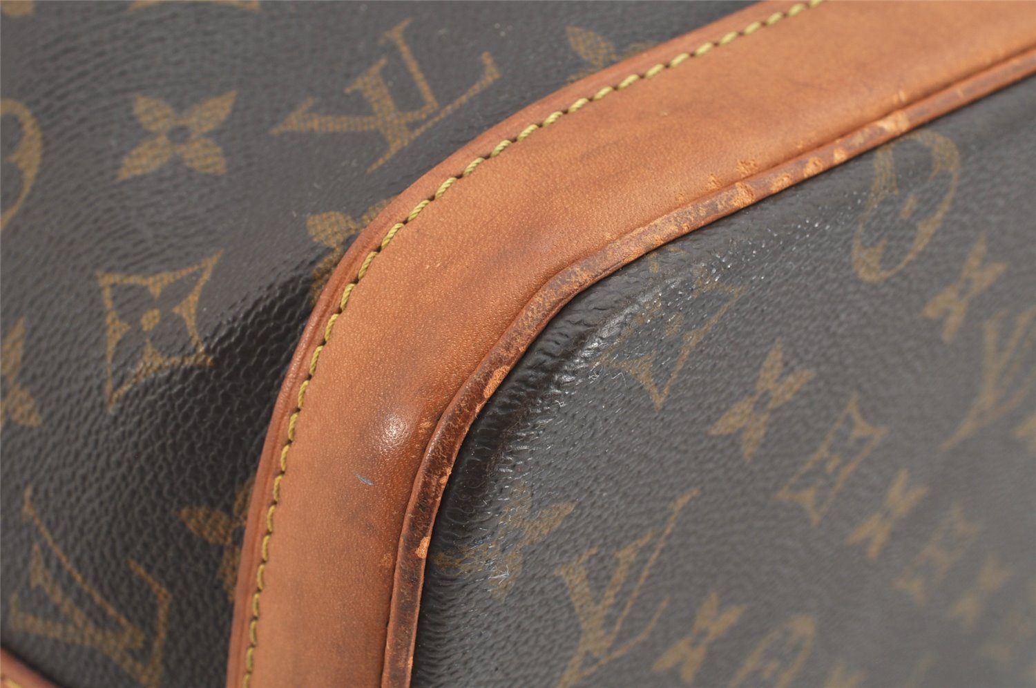 Auth Louis Vuitton Monogram Amfar Three Vanity Star Shoulder Bag M47275 LV 2339K