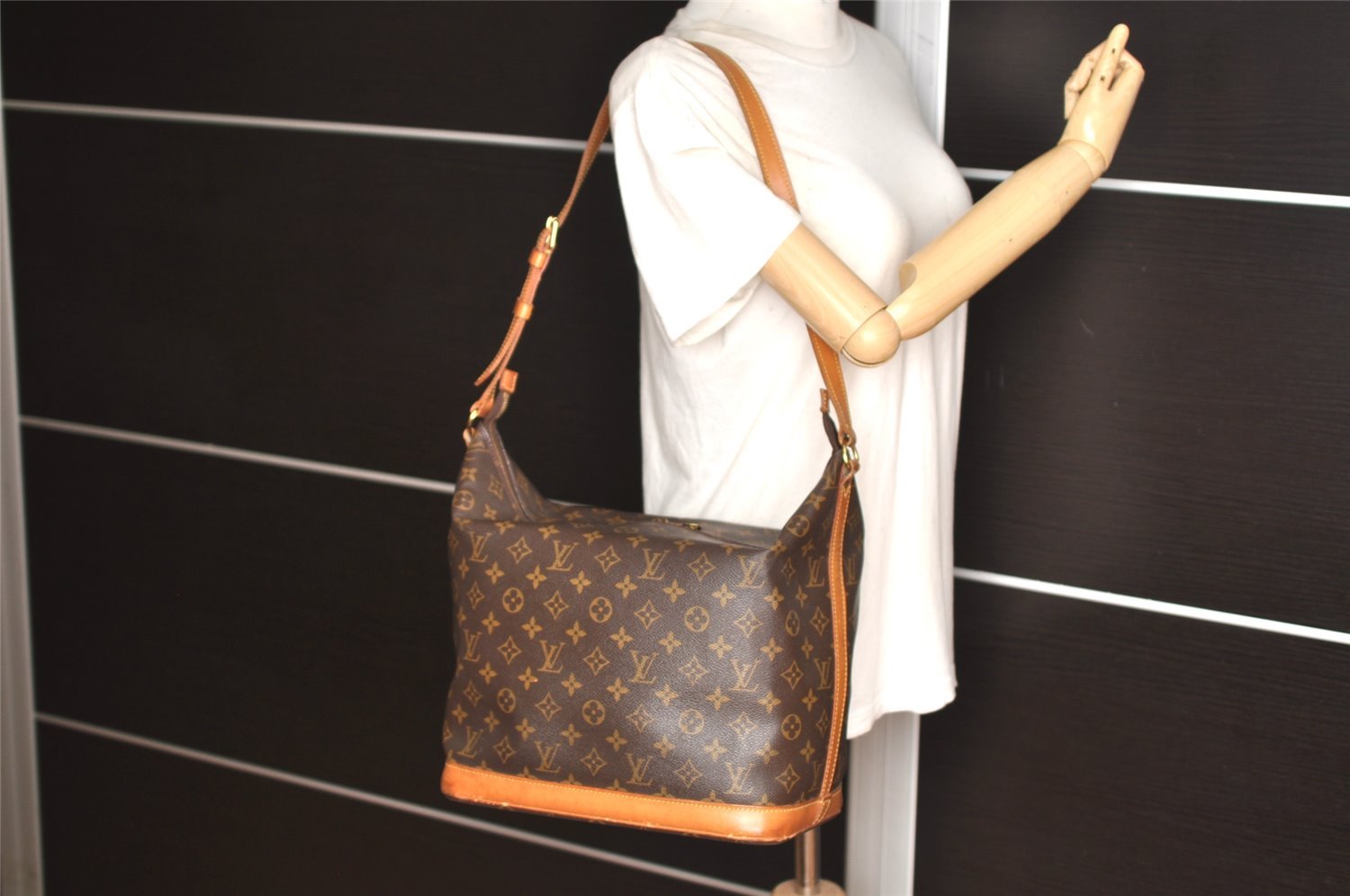 Auth Louis Vuitton Monogram Amfar Three Vanity Star Shoulder Bag M47275 LV 2339K