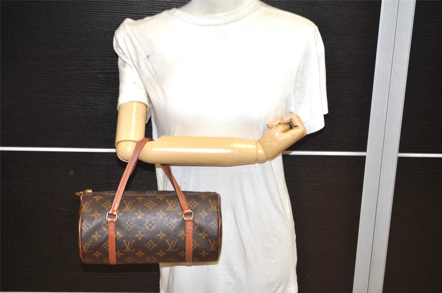 Authentic Louis Vuitton Monogram Papillon 26 Hand Bag Old Model LV 2342K