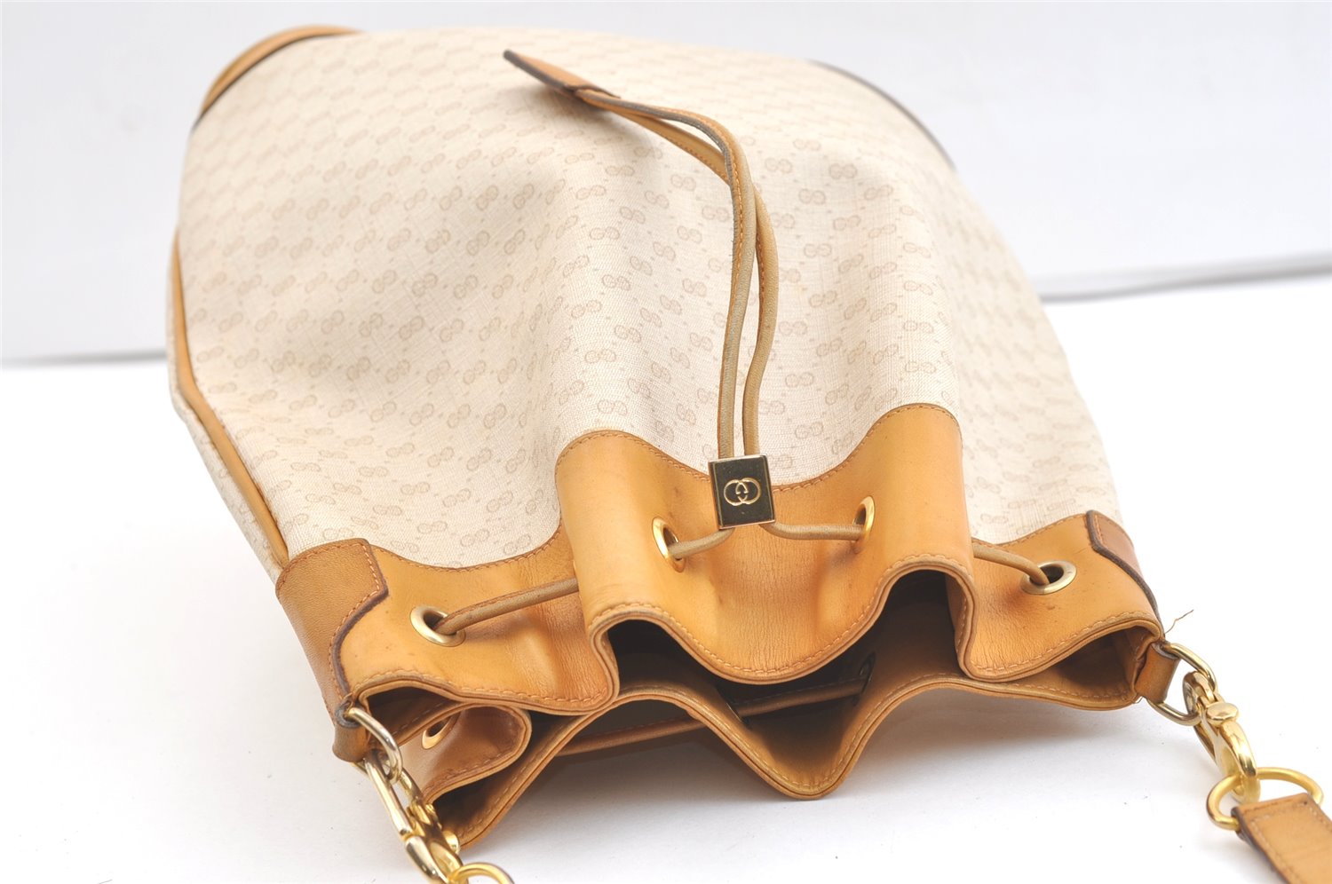 Authentic GUCCI Micro GG PVC Leather Shoulder Cross Drawstring Bag Beige 2343K