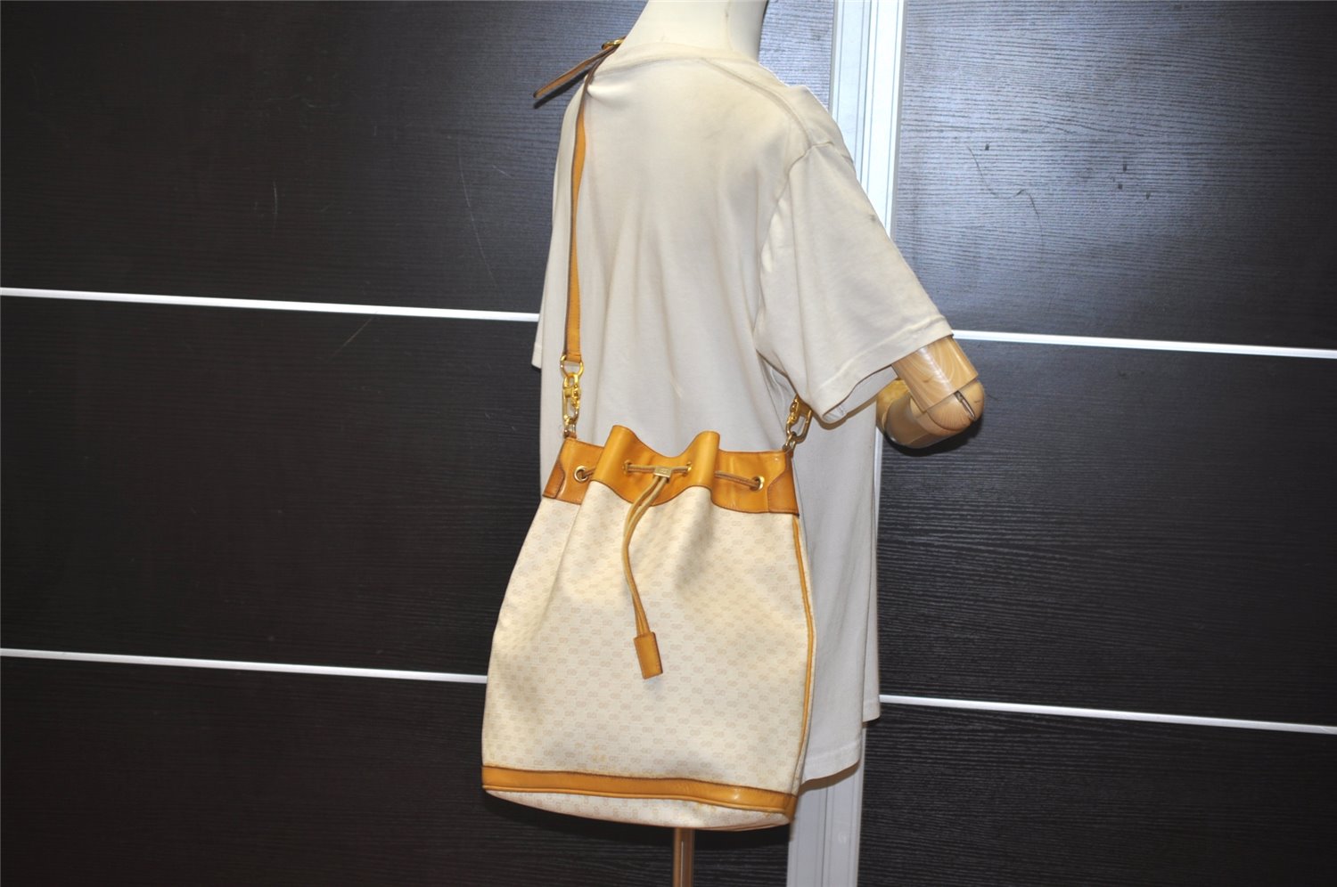 Authentic GUCCI Micro GG PVC Leather Shoulder Cross Drawstring Bag Beige 2343K