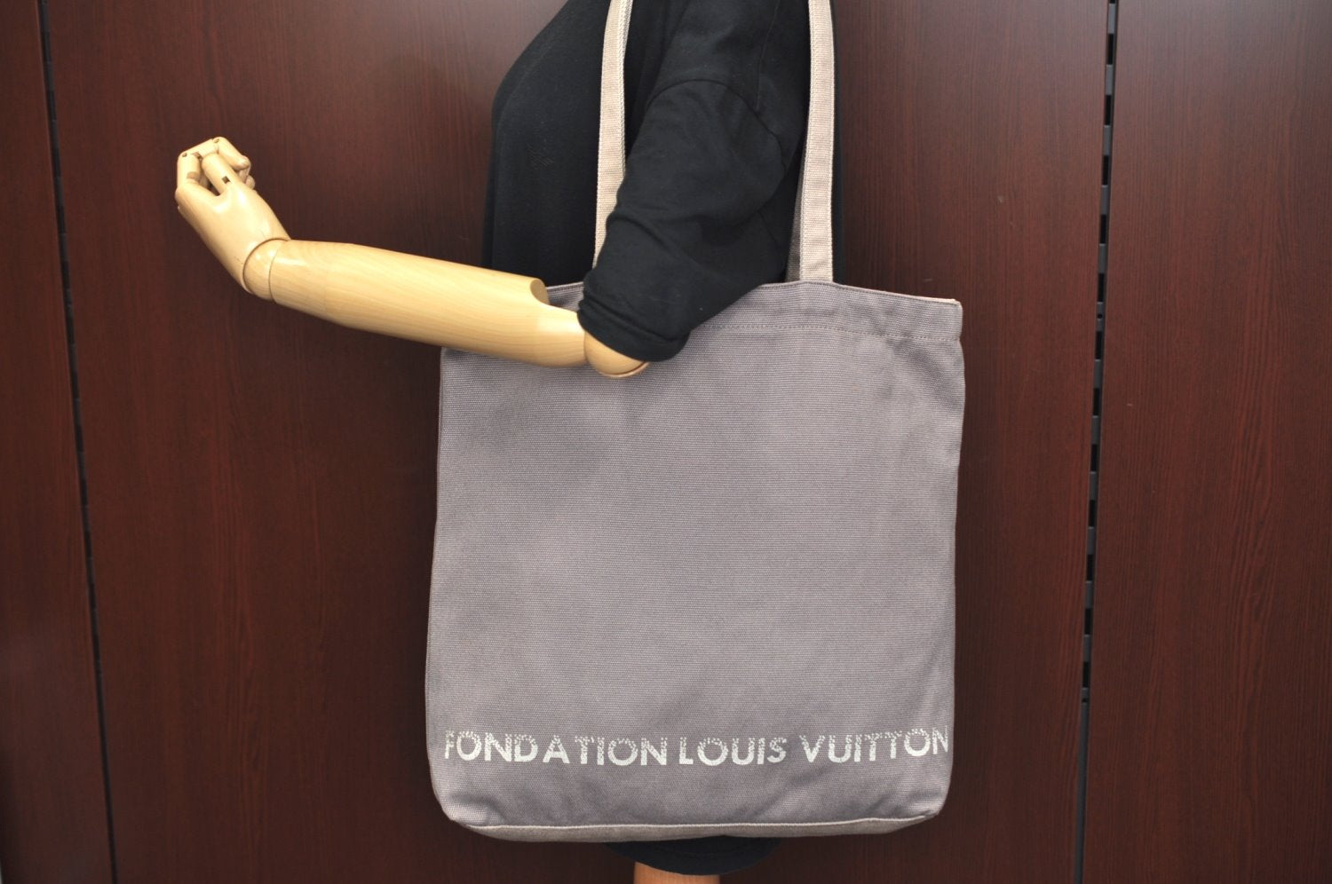Authentic Louis Vuitton Fondation Exclusive Shoulder Tote Bag Canvas Gray 2354J