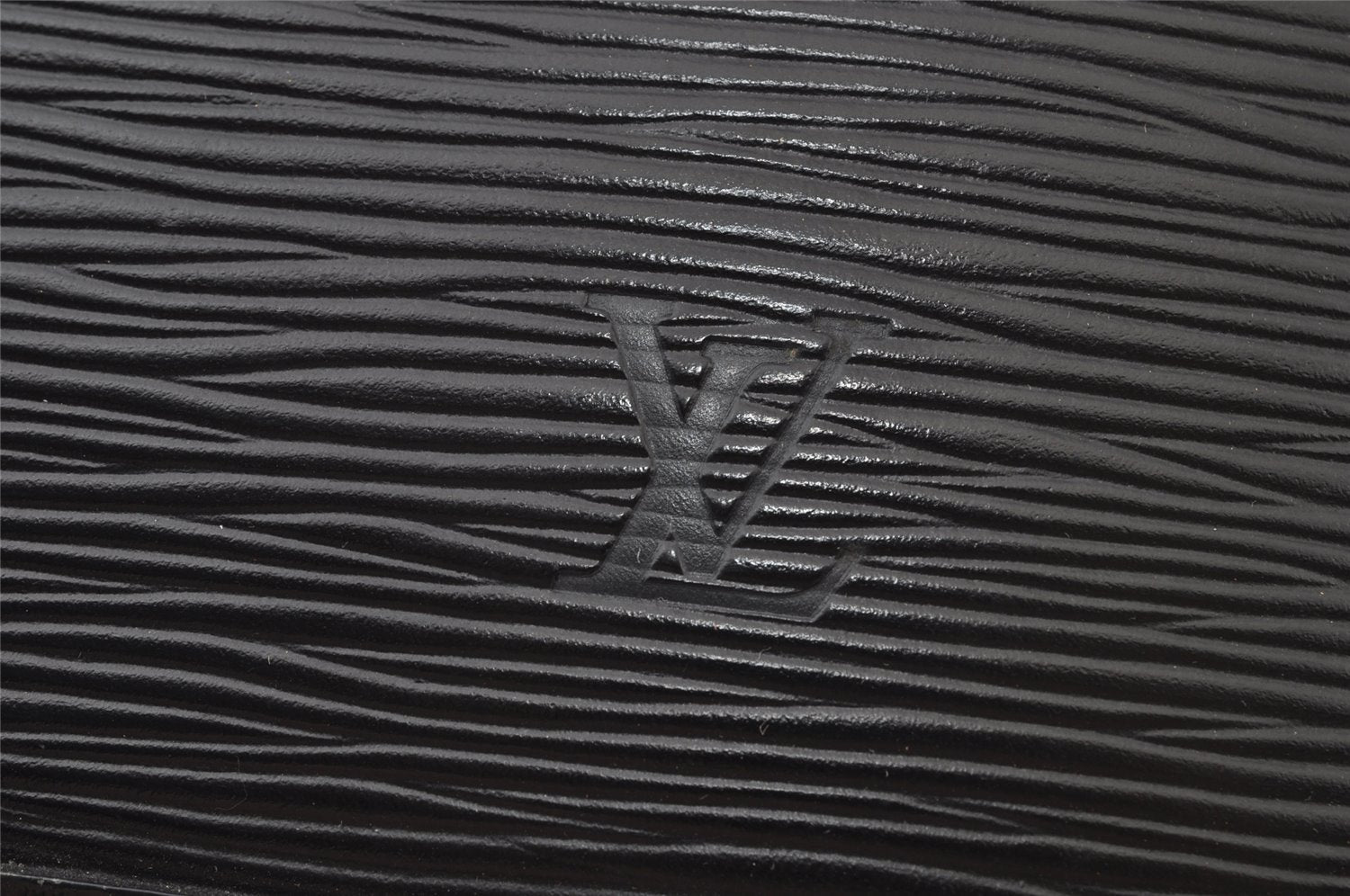 Authentic Louis Vuitton Epi Lussac Shoulder Tote Bag Black M52282 LV 2355J