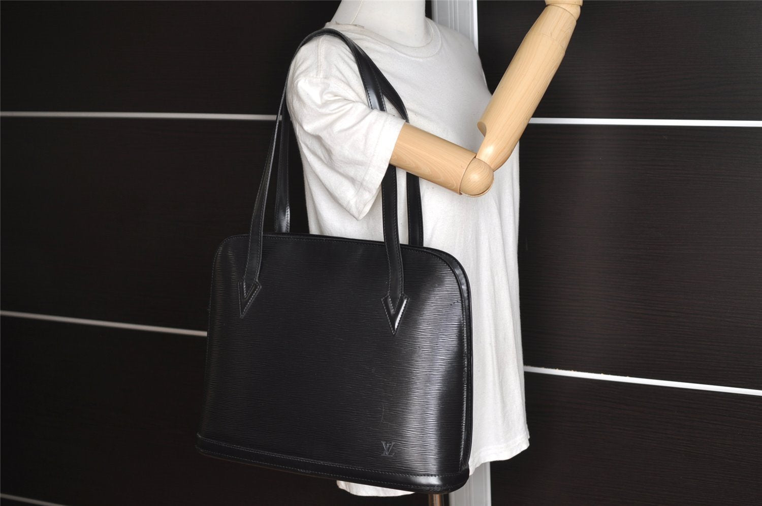 Authentic Louis Vuitton Epi Lussac Shoulder Tote Bag Black M52282 LV 2355J