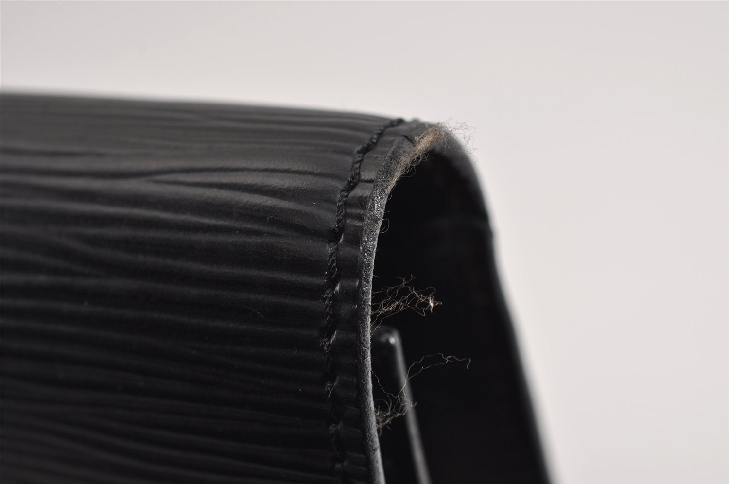 Authentic Louis Vuitton Epi Chaillot Clutch Hand Bag Black M52542 LV 2359J