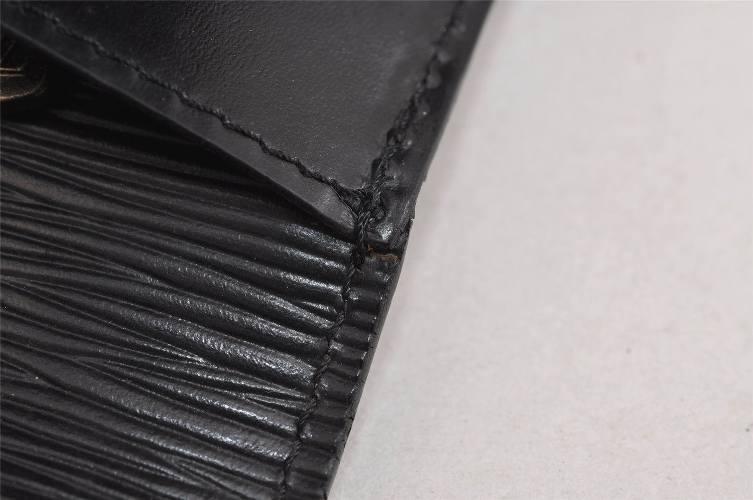 Authentic Louis Vuitton Epi Chaillot Clutch Hand Bag Black M52542 LV 2359J