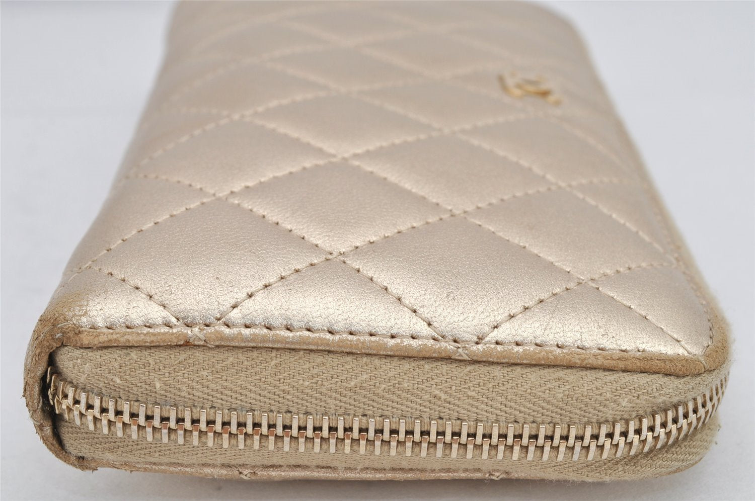 Authentic CHANEL Calf Skin Matelasse Long Wallet Purse CC Logo Gold 2359K