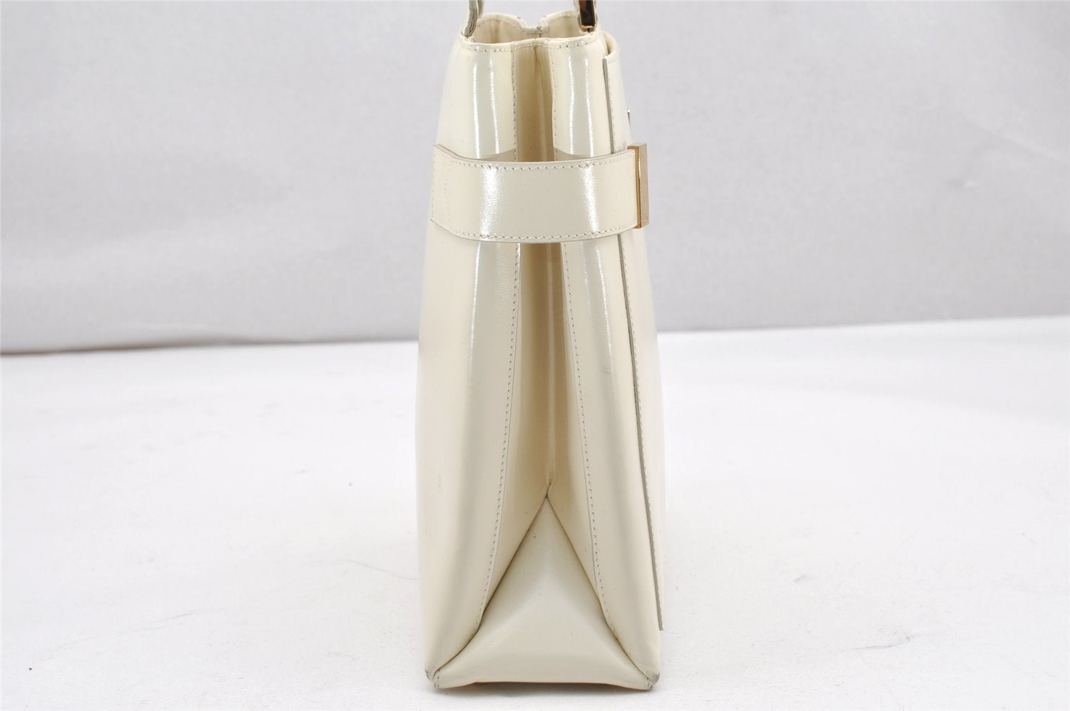 Authentic GUCCI Vintage Shoulder Hand Bag Purse Leather White Junk 2362K