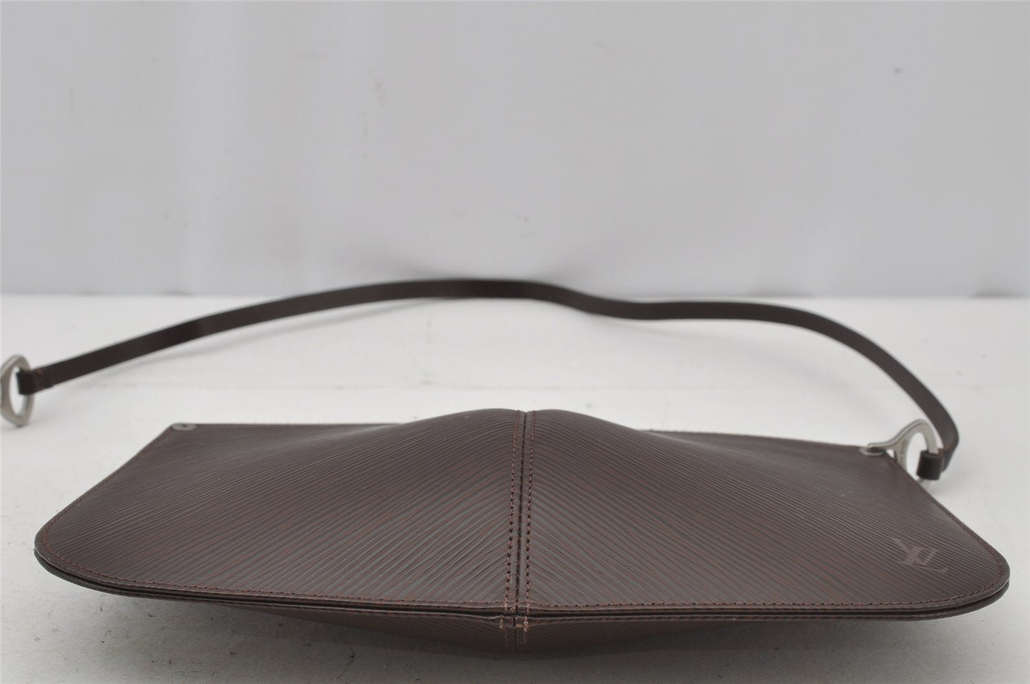 Auth Louis Vuitton Epi Pochette Demi Lune Shoulder Bag M5262D Brown Junk 2366J