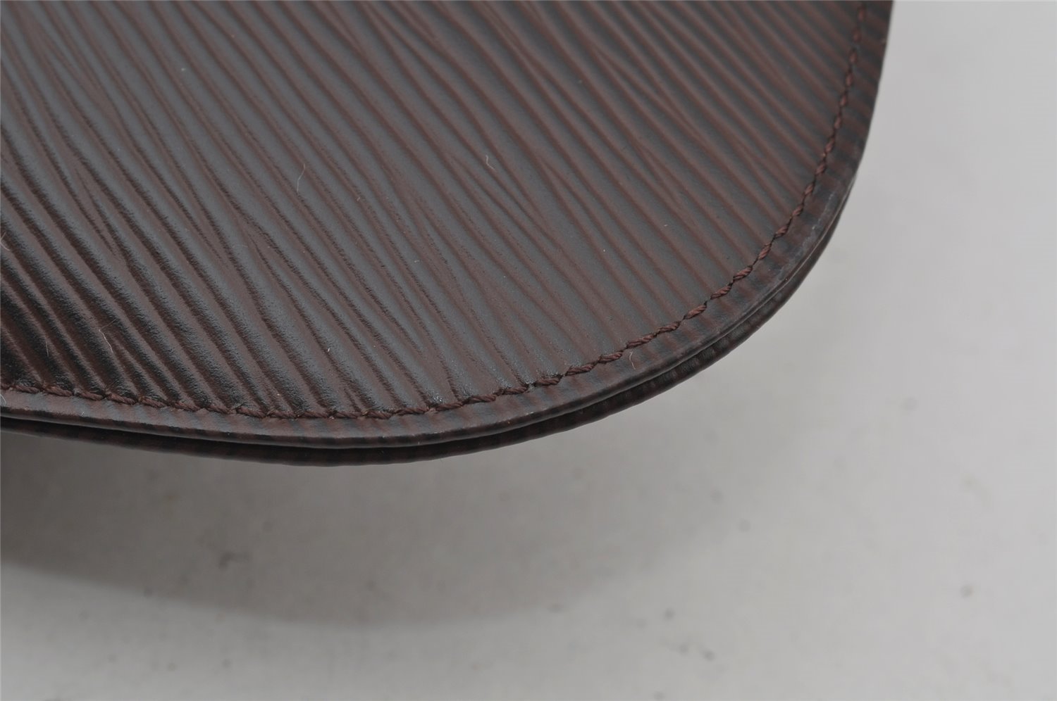 Auth Louis Vuitton Epi Pochette Demi Lune Shoulder Bag M5262D Brown Junk 2366J