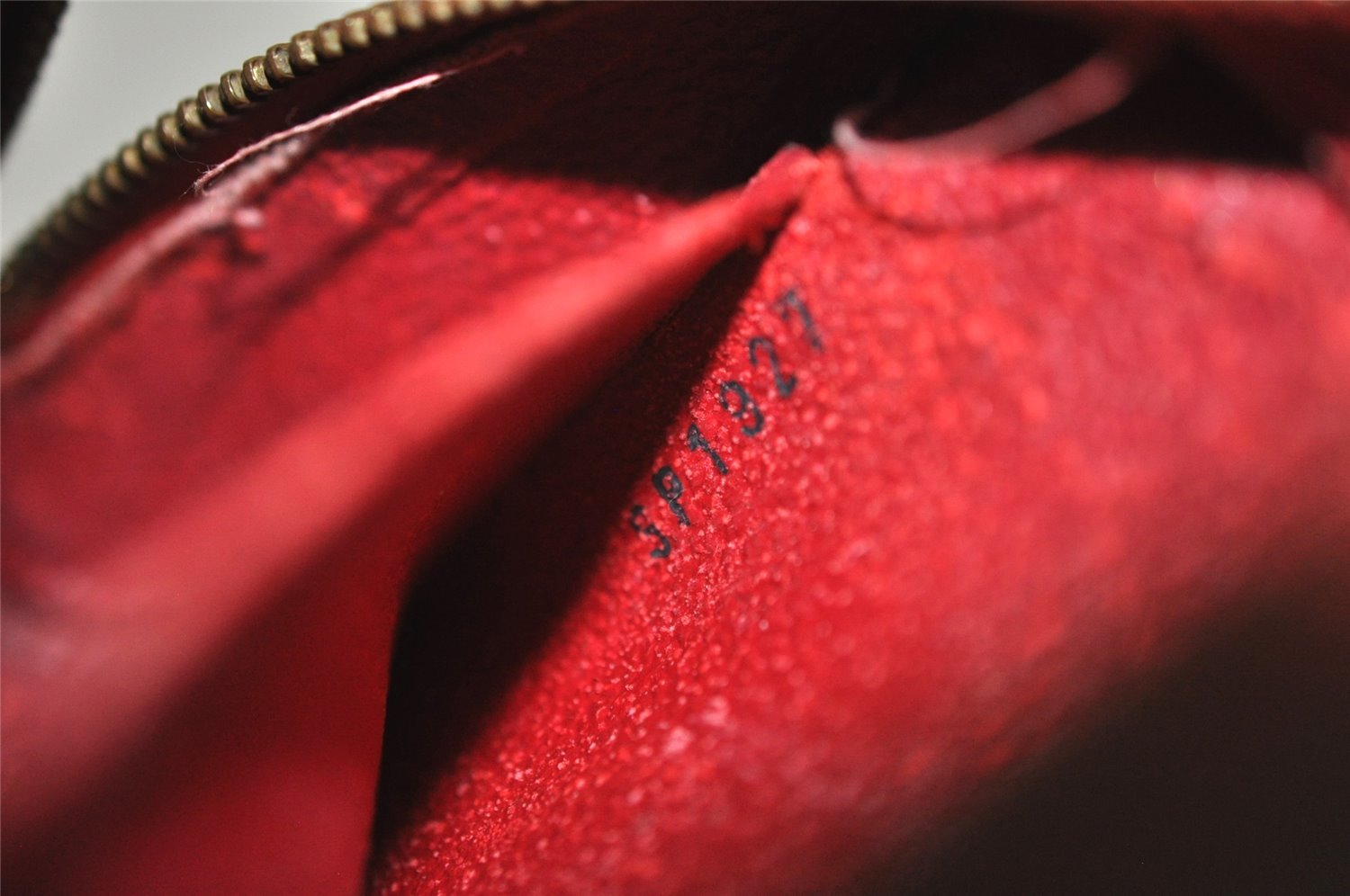 Authentic Louis Vuitton Epi Dauphine Cosmetic Pouch Red M48447 LV 2368I