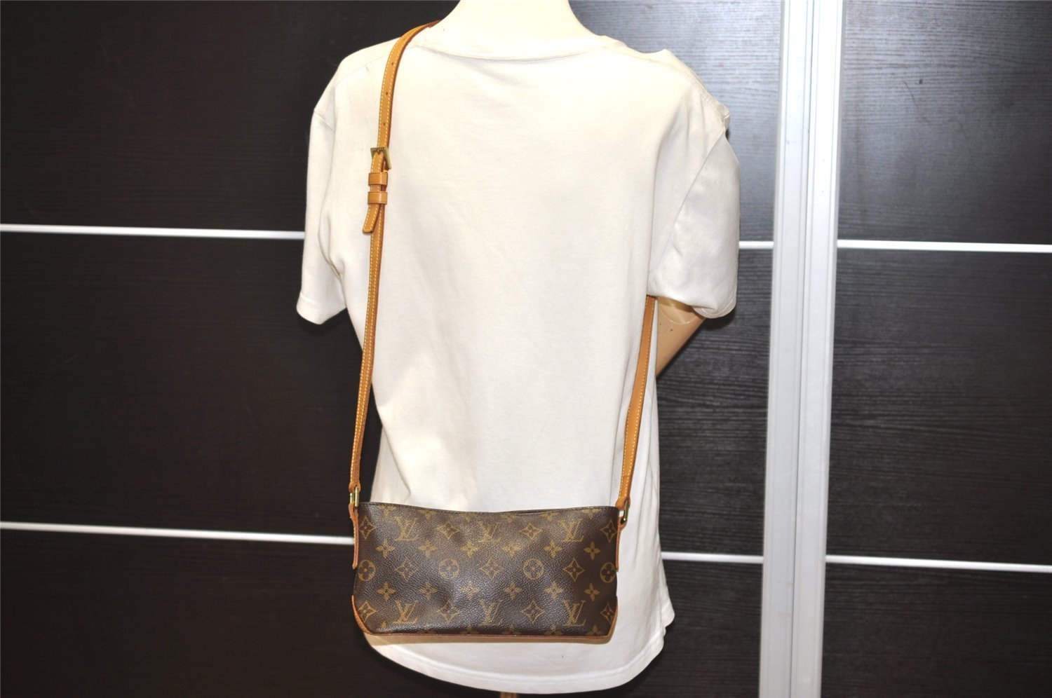 Authentic Louis Vuitton Monogram Trotteur Shoulder Cross Bag M51240 LV 2373I