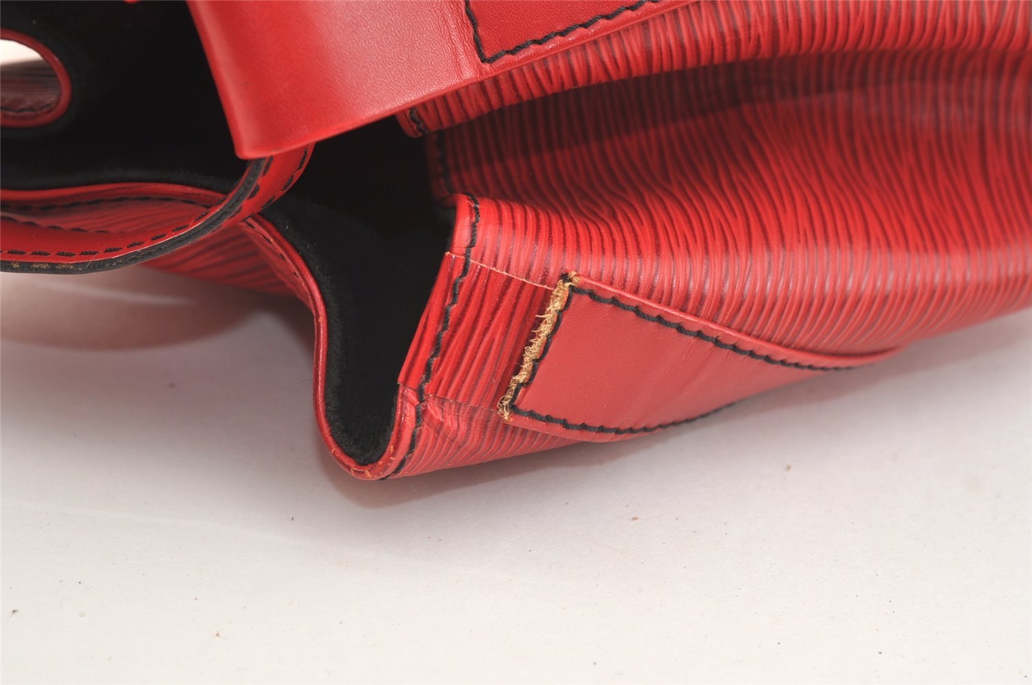 Authentic Louis Vuitton Epi Randonnee GM Shoulder Bag Red M43087 LV 2375K