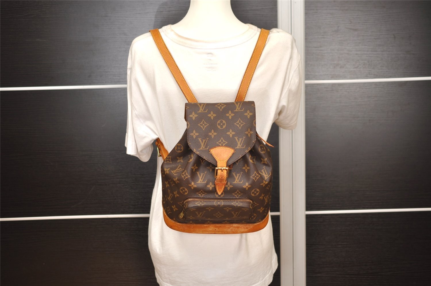 Authentic Louis Vuitton Monogram Montsouris MM Backpack M51136 LV 2376J