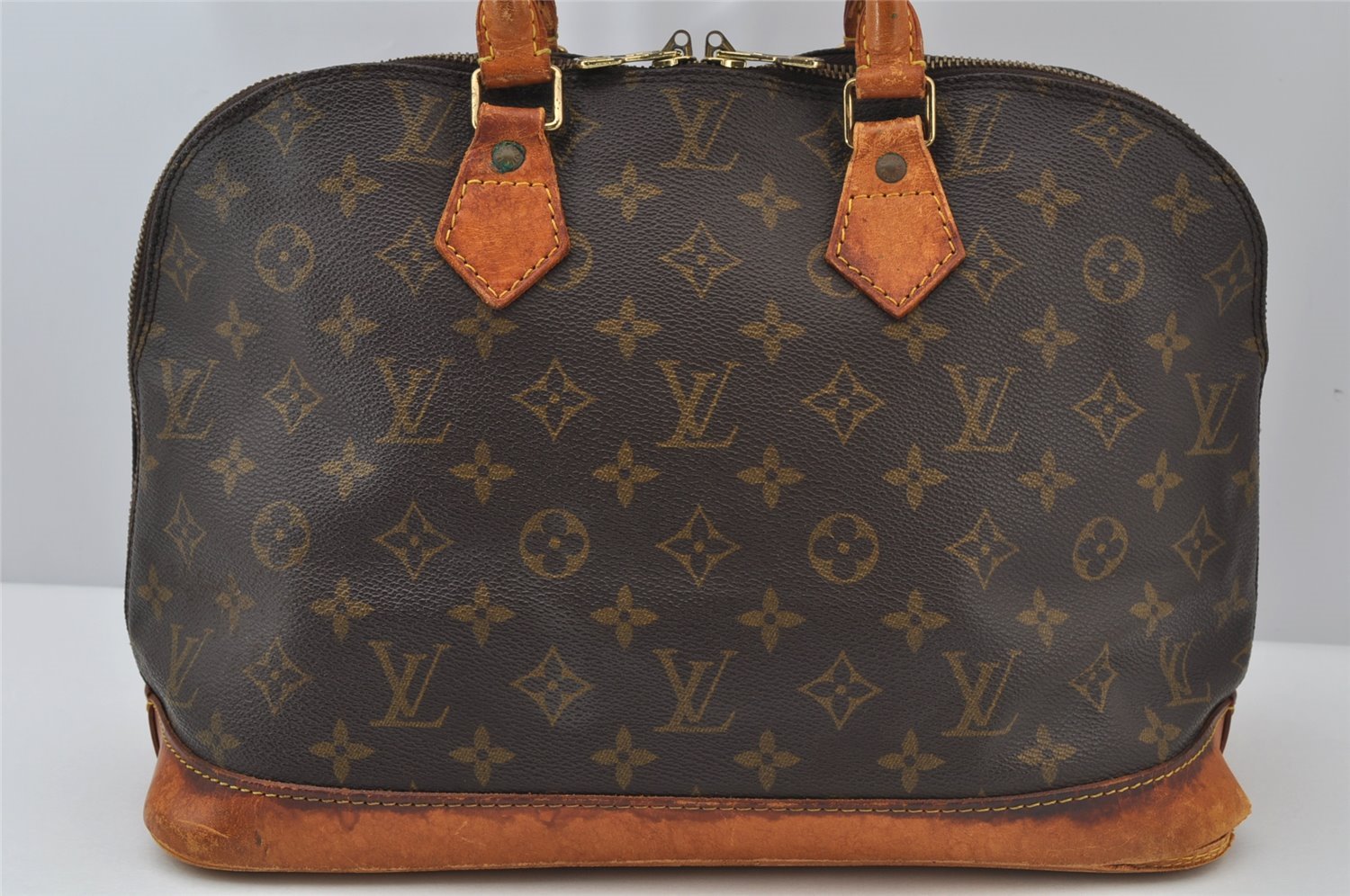 Authentic Louis Vuitton Monogram Alma Hand Bag Purse M51130 LV 2388J