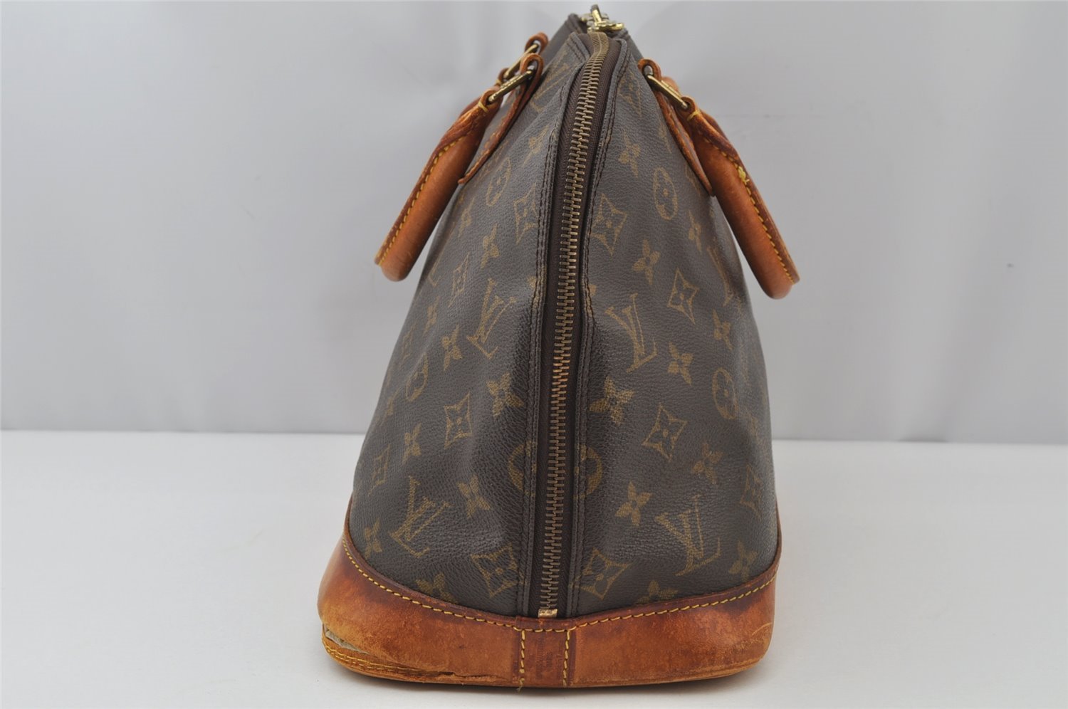 Authentic Louis Vuitton Monogram Alma Hand Bag Purse M51130 LV 2388J