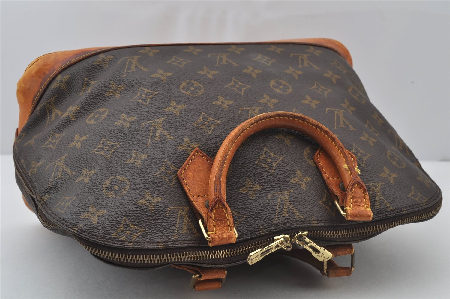 Authentic Louis Vuitton Monogram Alma Hand Bag Purse M51130 LV 2388J