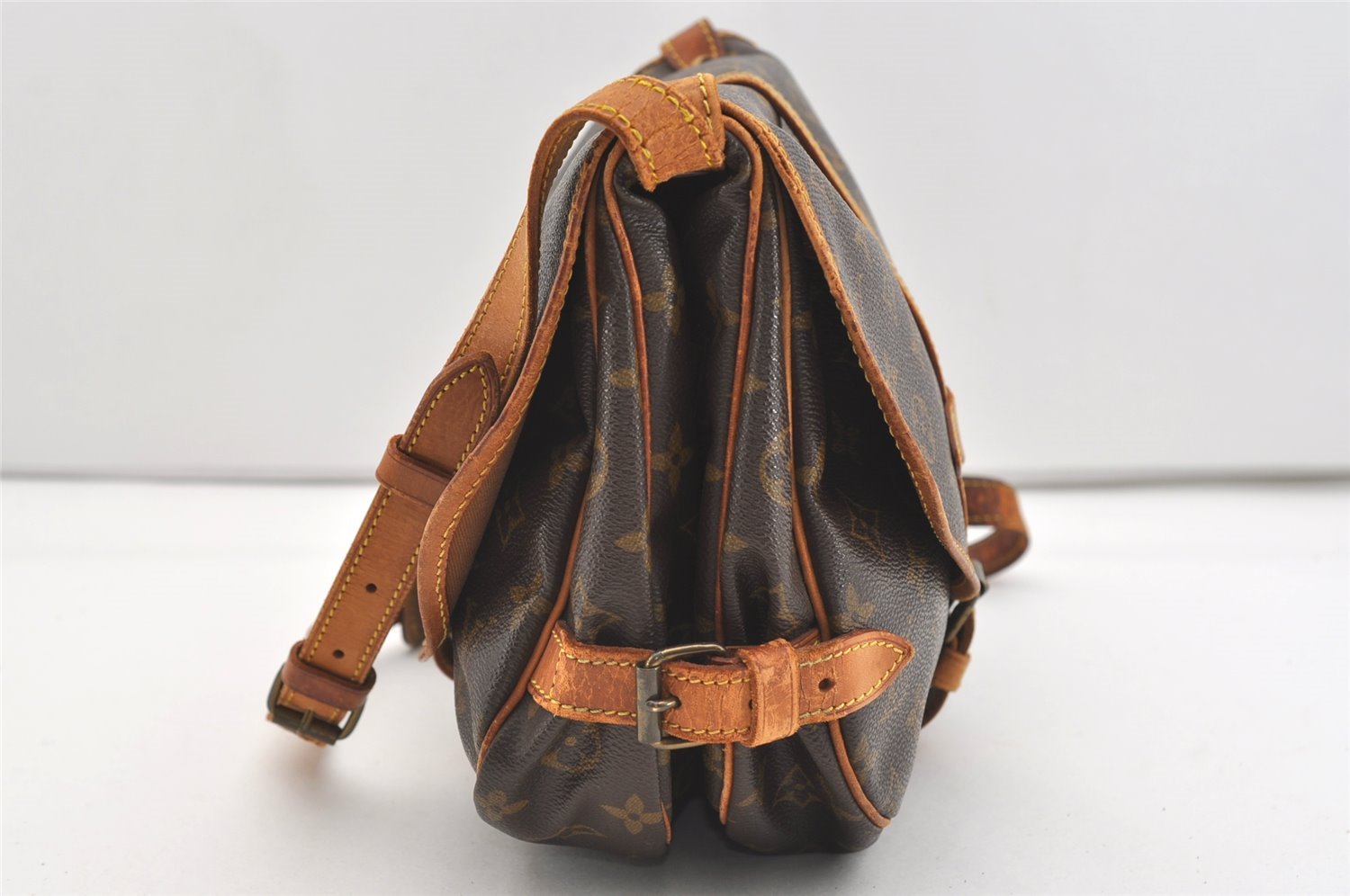 Authentic Louis Vuitton Monogram Saumur 30 Shoulder Cross Bag M42256 LV 2397J