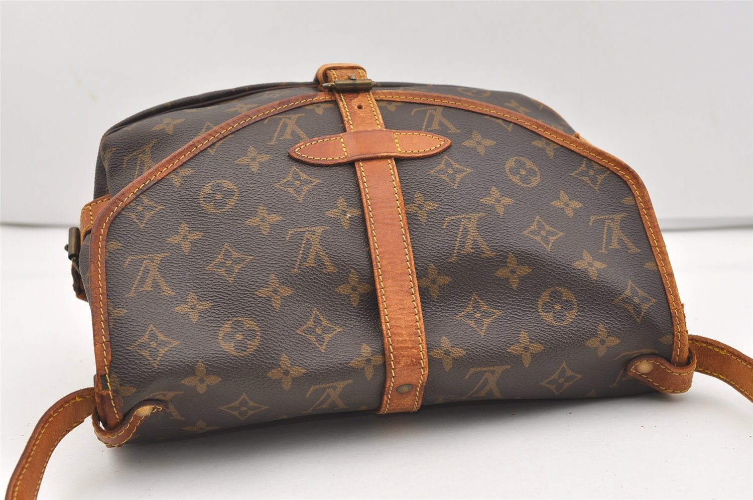 Authentic Louis Vuitton Monogram Saumur 30 Shoulder Cross Bag M42256 LV 2397J
