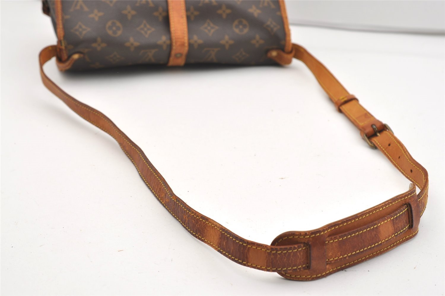 Authentic Louis Vuitton Monogram Saumur 30 Shoulder Cross Bag M42256 LV 2397J