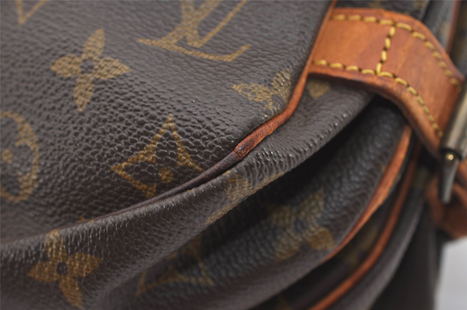 Authentic Louis Vuitton Monogram Saumur 30 Shoulder Cross Bag M42256 LV 2397J