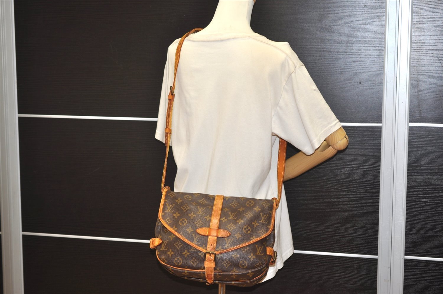 Authentic Louis Vuitton Monogram Saumur 30 Shoulder Cross Bag M42256 LV 2397J