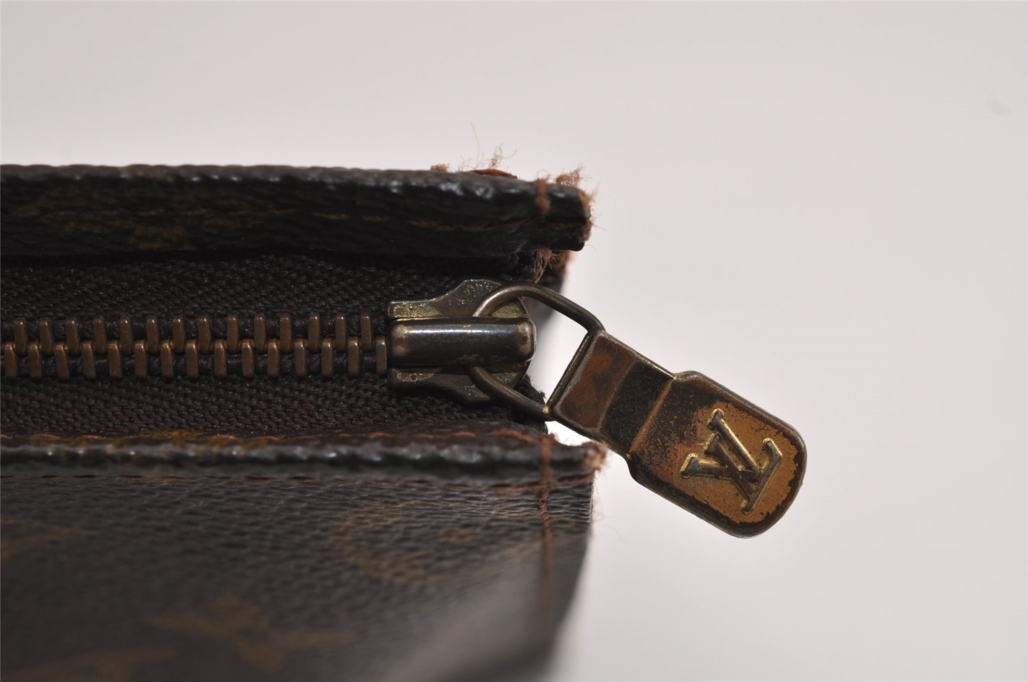 Auth Louis Vuitton Monogram Poche Toilette 26 Cosmetics Pouch Old Model LV 2399J