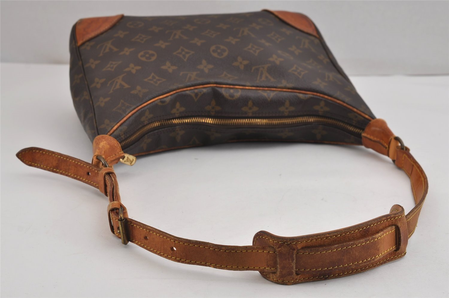 Authentic Louis Vuitton Monogram Boulogne 30 Shoulder Cross Bag M52165 LV 2413J