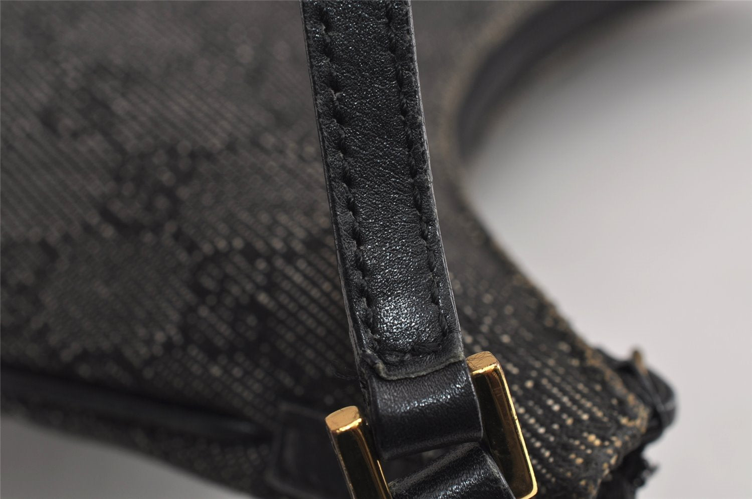 Authentic GUCCI Vintage Shoulder Bag Purse GG Canvas Leather 32160 Black 2437J