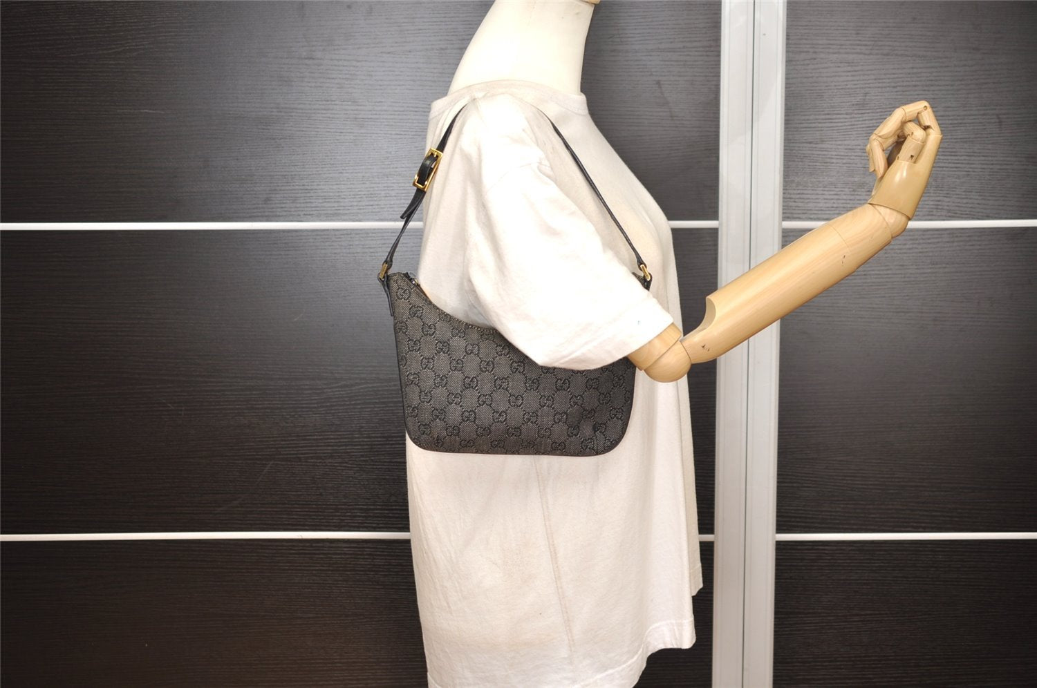 Authentic GUCCI Vintage Shoulder Bag Purse GG Canvas Leather 32160 Black 2437J