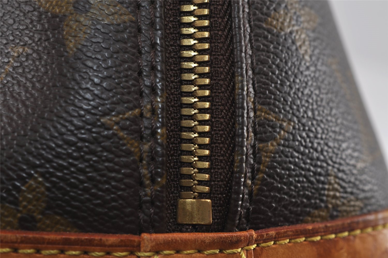 Authentic Louis Vuitton Monogram Alma Hand Bag Purse M51130 LV 2438I