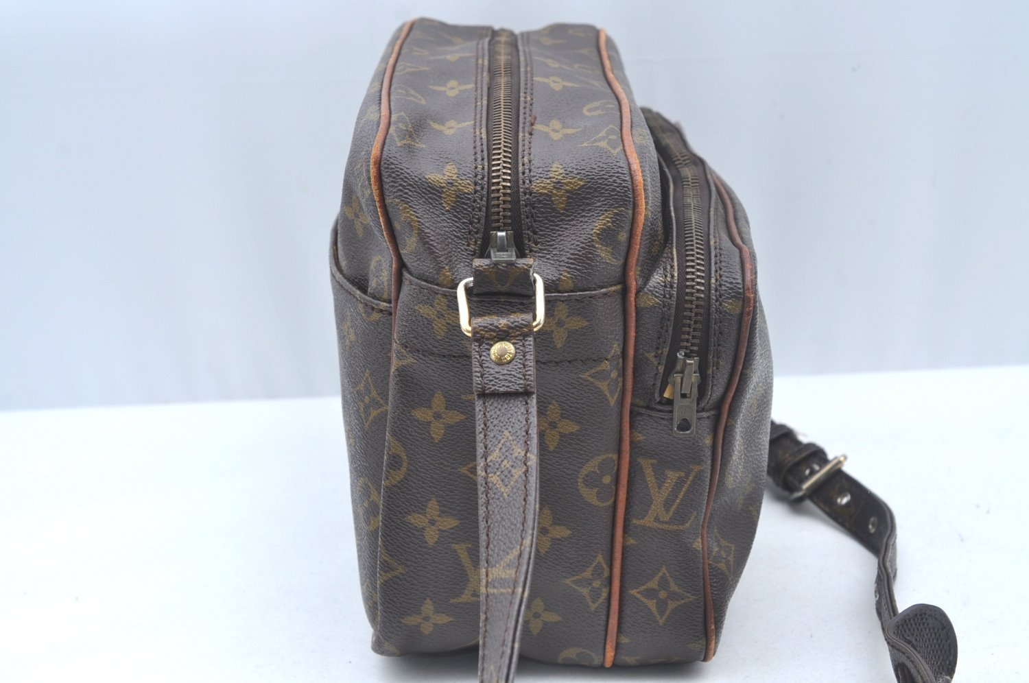 Authentic Louis Vuitton Monogram Nile Shoulder Cross Body Bag Old Model LV 2439J