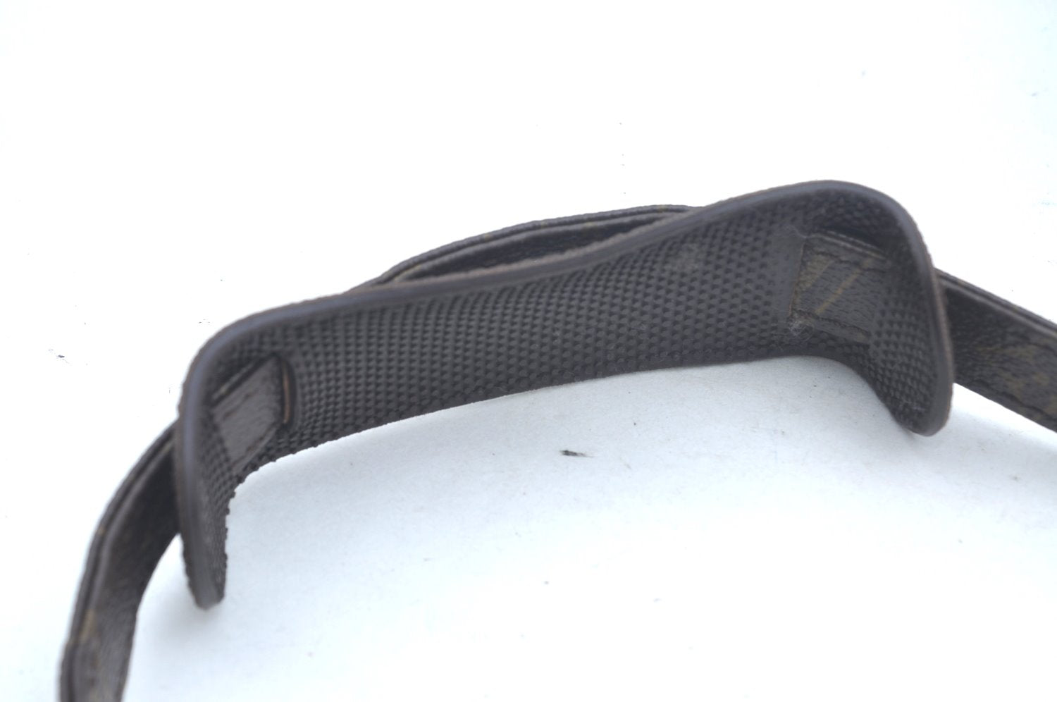 Authentic Louis Vuitton Monogram Nile Shoulder Cross Body Bag Old Model LV 2439J