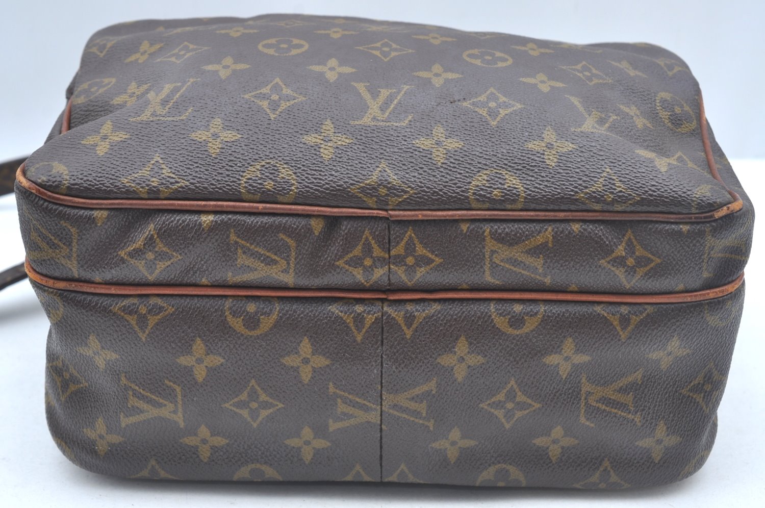 Authentic Louis Vuitton Monogram Nile Shoulder Cross Body Bag Old Model LV 2439J