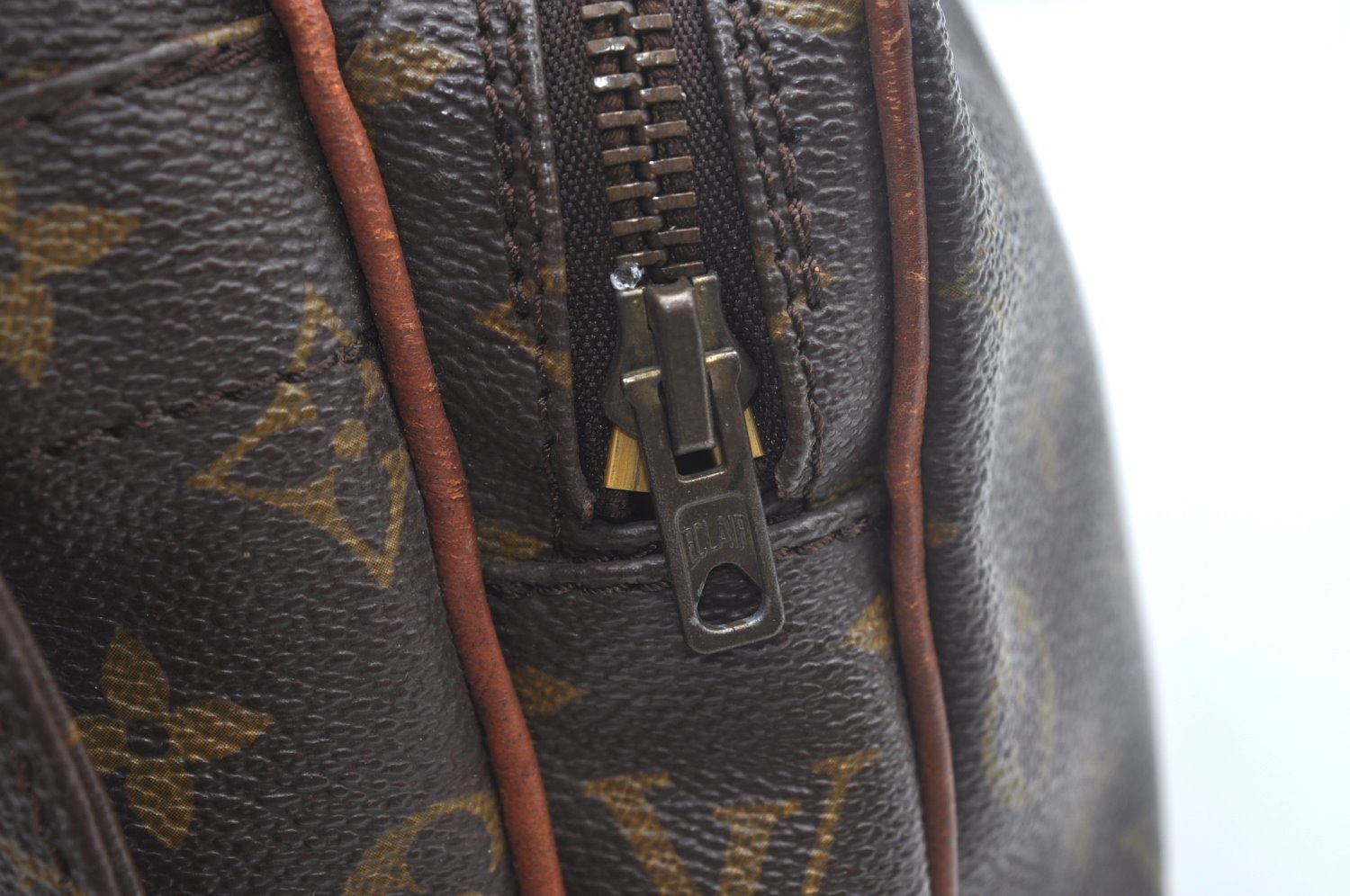 Authentic Louis Vuitton Monogram Nile Shoulder Cross Body Bag Old Model LV 2439J