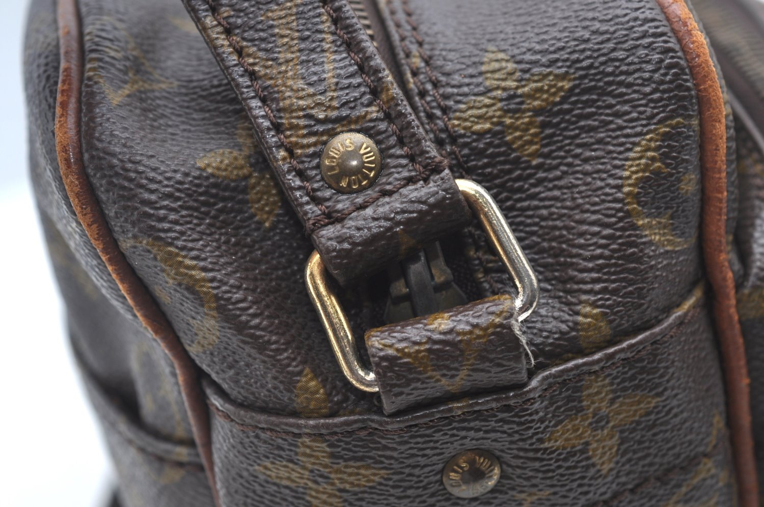 Authentic Louis Vuitton Monogram Nile Shoulder Cross Body Bag Old Model LV 2439J