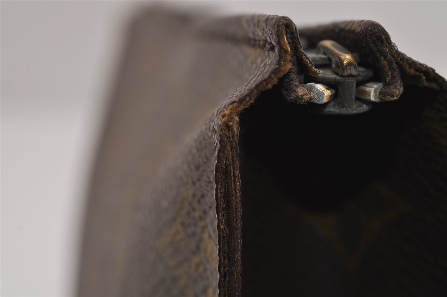 Auth Louis Vuitton Monogram Poche Toilette 26 Cosmetics Pouch Old Model LV 2447J