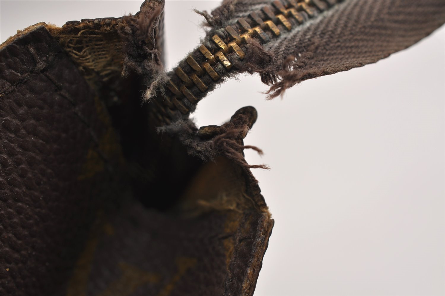 Auth Louis Vuitton Monogram Poche Toilette 26 Cosmetics Pouch Old Model LV 2447J