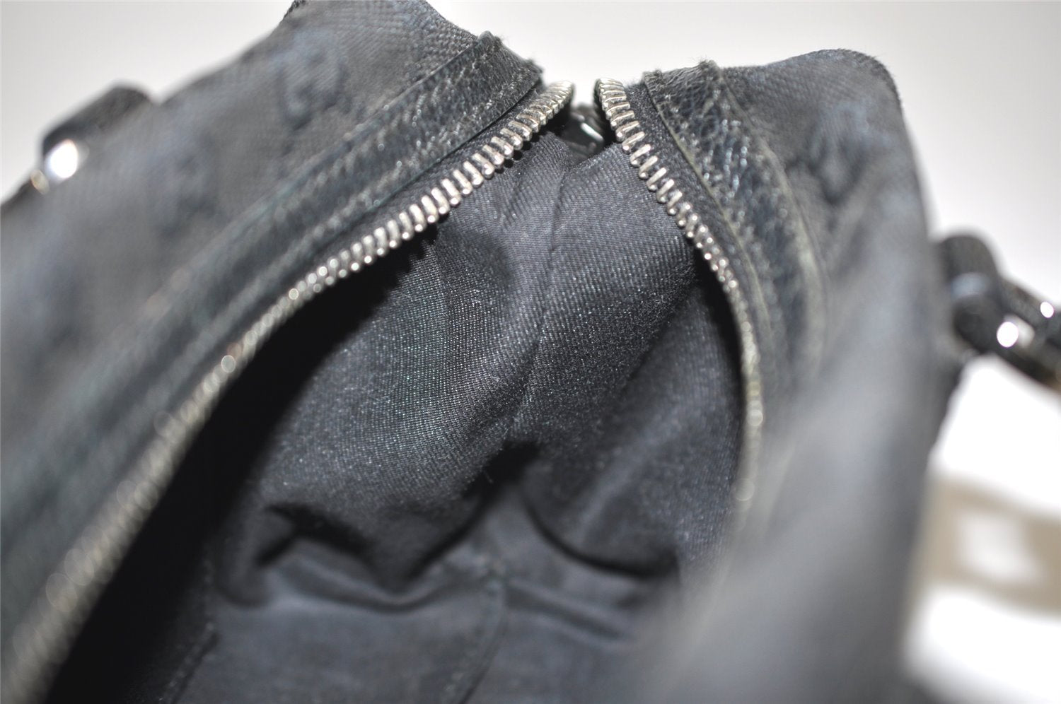 Authentic GUCCI Vintage Hand Bag Purse GG Canvas Leather 113010 Black 2456I