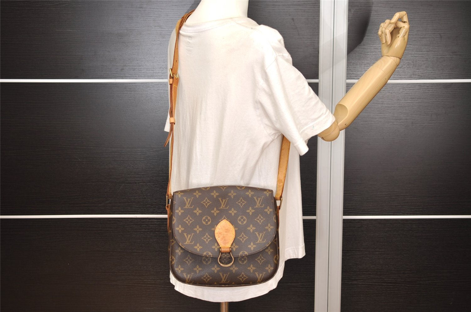 Authentic Louis Vuitton Monogram Saint Cloud GM M51242 Shoulder Cross Bag 2459J