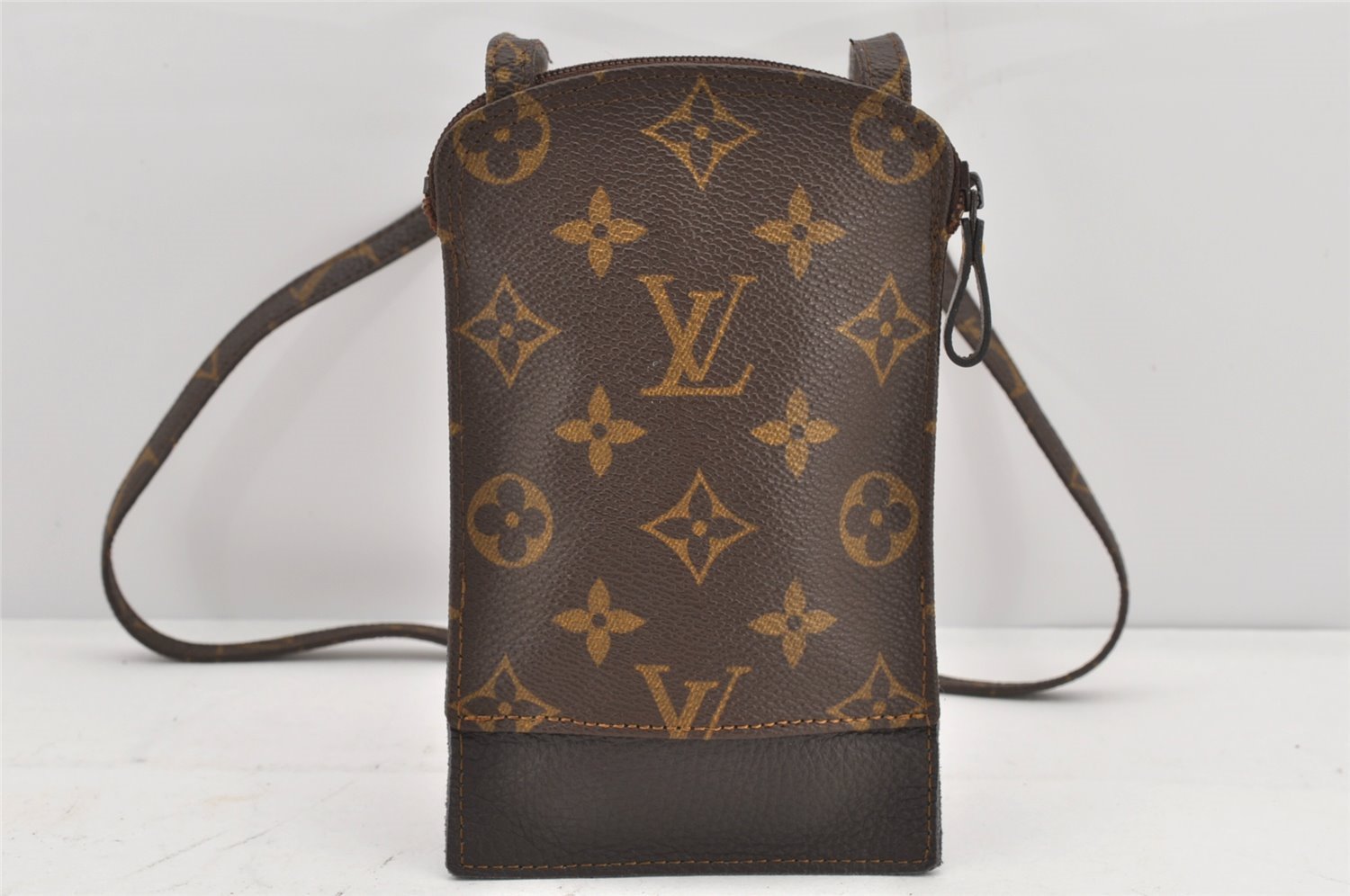 Authentic Louis Vuitton Monogram Pochette Secret M45484 Shoulder Bag Pouch 2462K