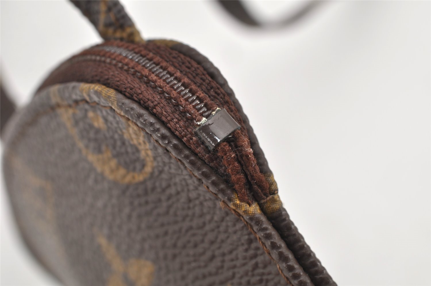 Authentic Louis Vuitton Monogram Pochette Secret M45484 Shoulder Bag Pouch 2462K