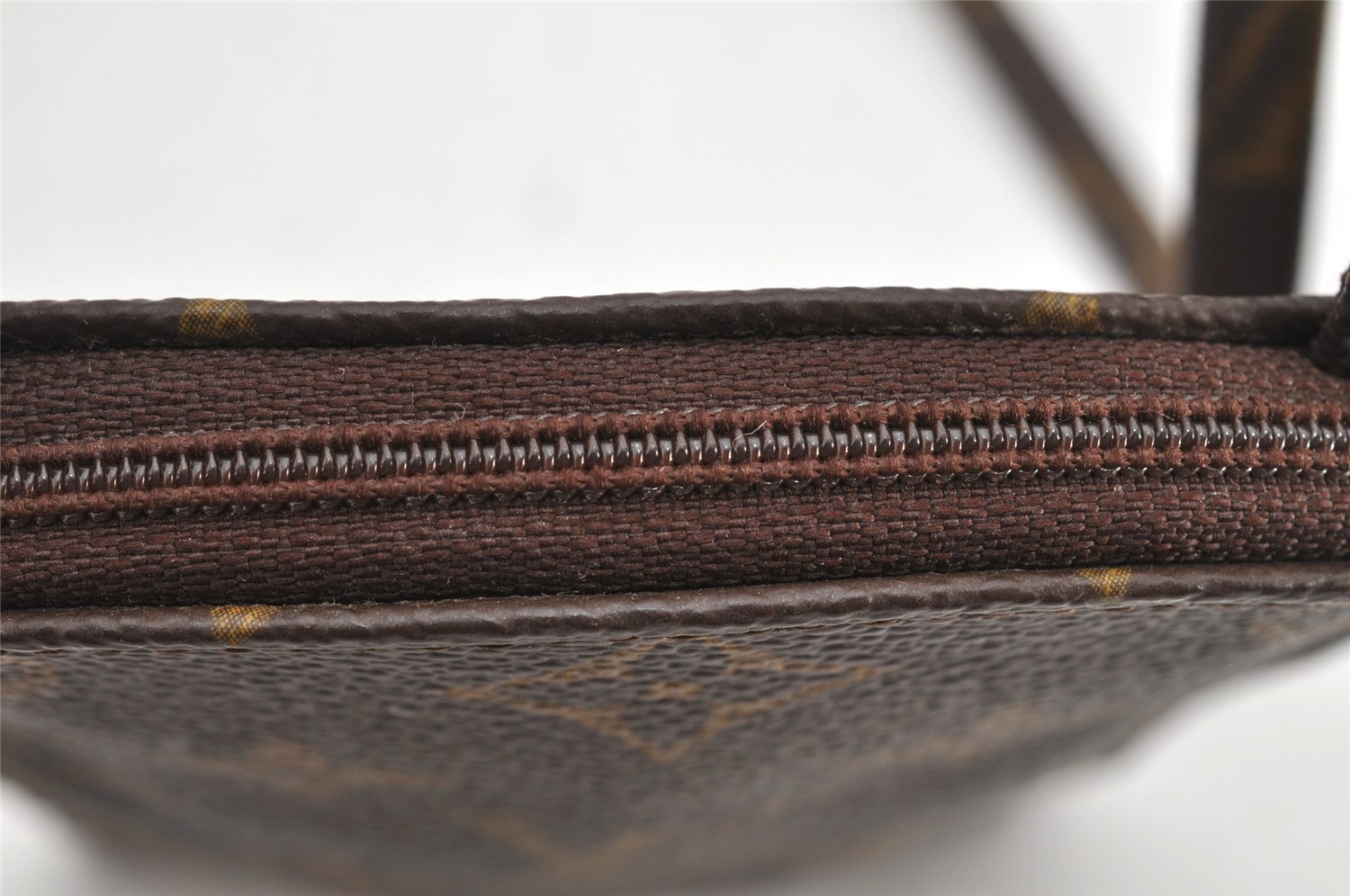 Authentic Louis Vuitton Monogram Pochette Secret M45484 Shoulder Bag Pouch 2462K