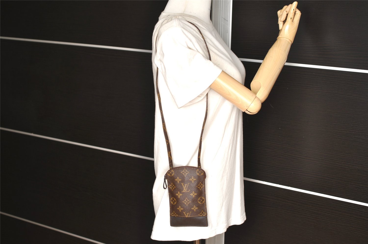 Authentic Louis Vuitton Monogram Pochette Secret M45484 Shoulder Bag Pouch 2462K