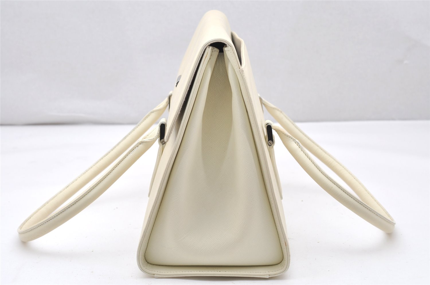 Authentic BURBERRY Vintage Leather Shoulder Hand Bag White 2465K