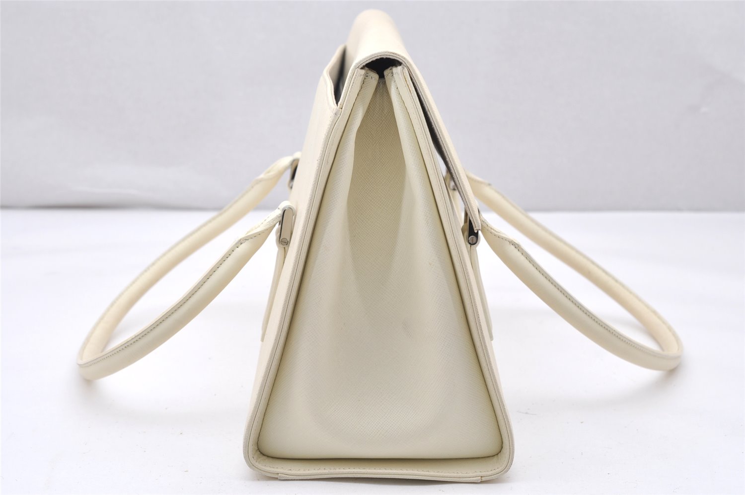 Authentic BURBERRY Vintage Leather Shoulder Hand Bag White 2465K
