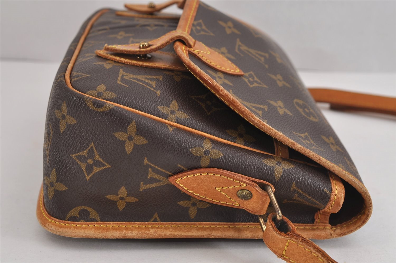 Authentic Louis Vuitton Monogram Gibeciere MM Shoulder Cross Bag M42247 LV 2469J