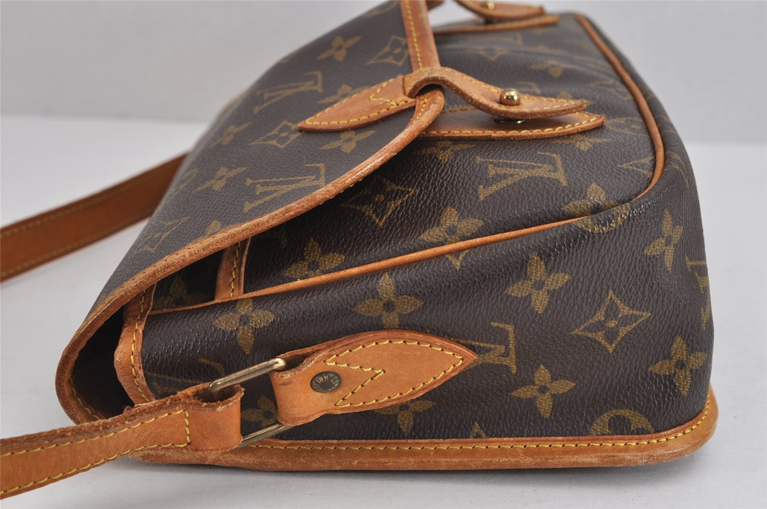 Authentic Louis Vuitton Monogram Gibeciere MM Shoulder Cross Bag M42247 LV 2469J